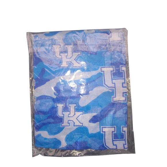 FOCO University of Kentucky Camo Infinity Scarf - Picture 2 of 4